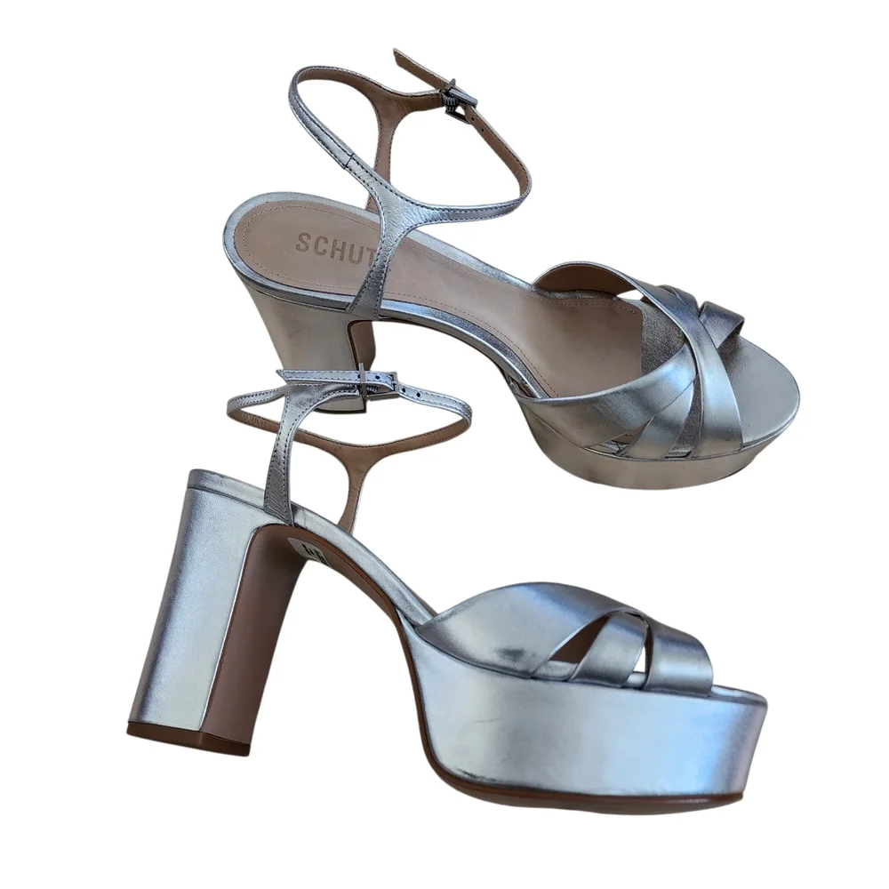 Schutz Keefa Platform Sandals In Prata